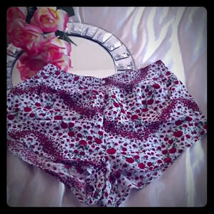 DIVIDED H&M Rose Print Shorts